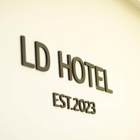 แอ่ว-ดีld Hotel&Residences Ngao Exterior foto