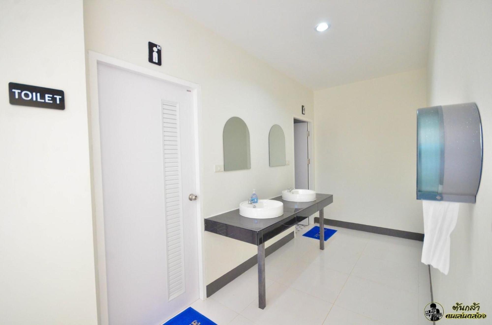แอ่ว-ดีld Hotel&Residences Ngao Exterior foto