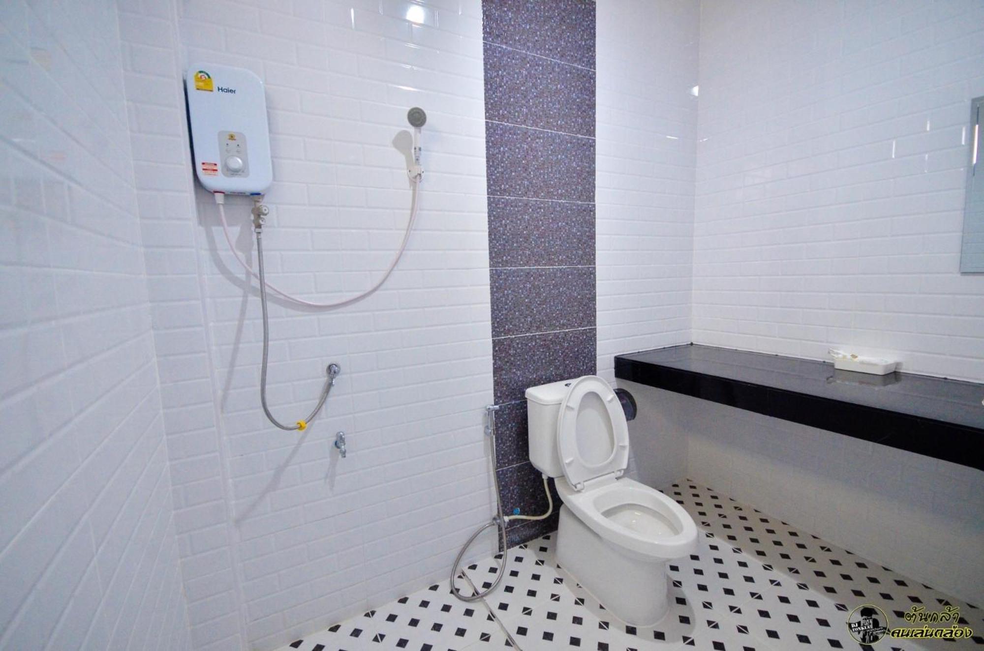 แอ่ว-ดีld Hotel&Residences Ngao Exterior foto